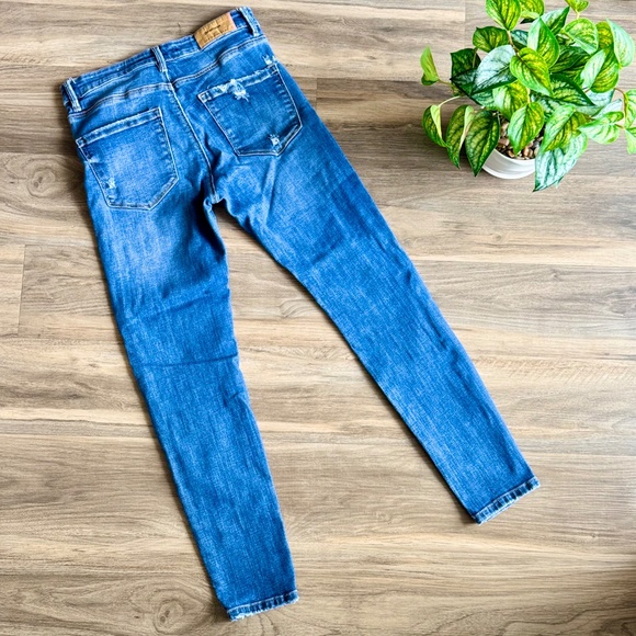 Stradivarius Regular High Waist Distressed Light Blue Wash Skinny Jeans – Size 6 - Picture 6 of 10